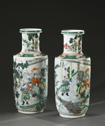 CHINE - Vers 1900 Paire de grands vases de forme «bambou» en porcelaine, à décor...