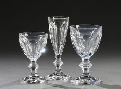 BACCARAT, modèle Harcourt Service de verres en cristal taillé comprenant: douze verres...