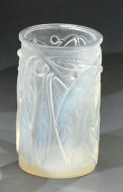 RENE LALIQUE (1860-1945) Laurier, modèle créé en [1922] non repris après 1947
Vase...
