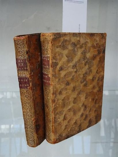 null [CARTOGRAPHIE] - XVIIIe siècle Deux volumes comprenant chacun quatre cartes...