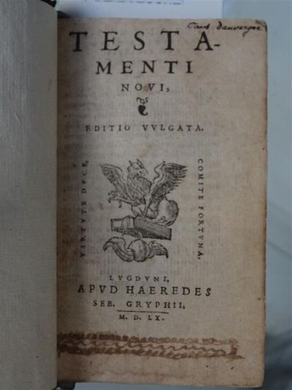 null TESTAMENTI NOVO Editio vulgata LYON, 1560 1 vol in-8 Manque le second volum...