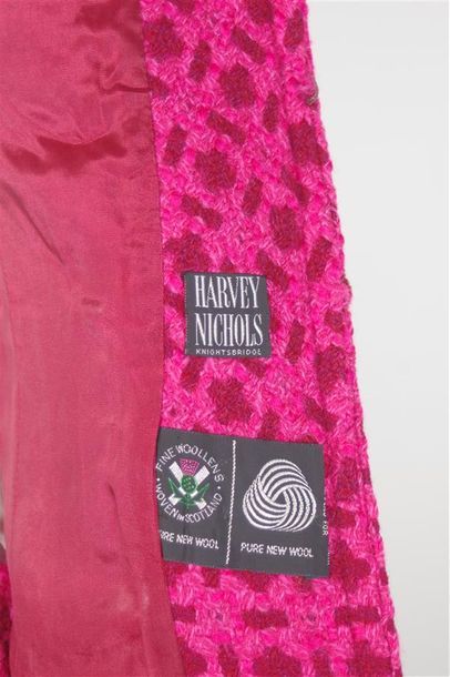 null HARVEY NICHOLS Tailleur en lainage rose, beige composé d'une veste à petit col,...