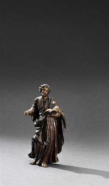 null Polychrome softwood statuette representing a Saint evangelist (?), standing,...