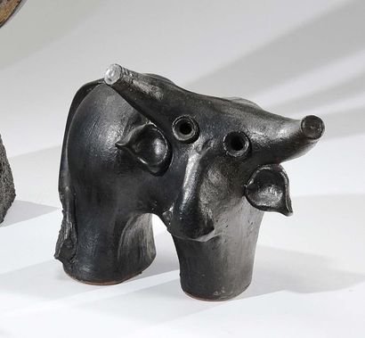 Dominique POUCHAIN (né en 1956) Dominique POUCHAIN (né en 1956) Le taureau Sculpture...