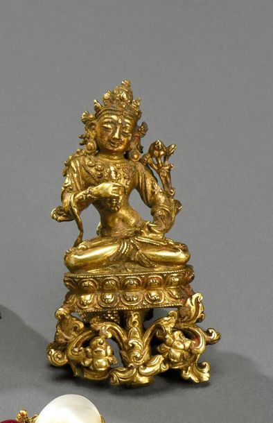 null TIBET - 15th century
Two protective travel deities, in chased gilt bronze
H....