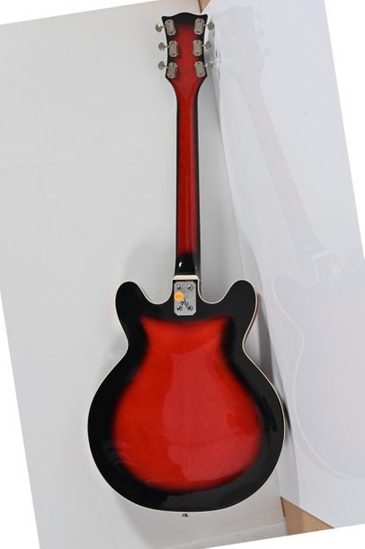  Guitare ELITE, Italie, Crucianelli, V702, 2 micros, red sunburst avec valise, quelques...
