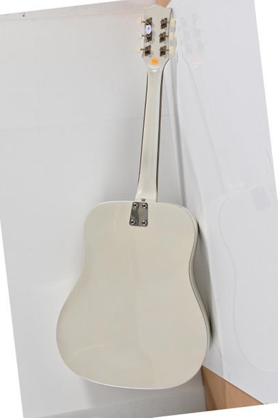 null Guitare EKO Ranger 6 ,Italie, micro piezo, blanche pailletée, touche vernis...