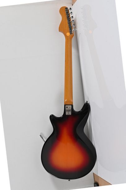 null Guitare FRAMUS Strato Super, Allemagne, 3 micros, sunburst avec valise