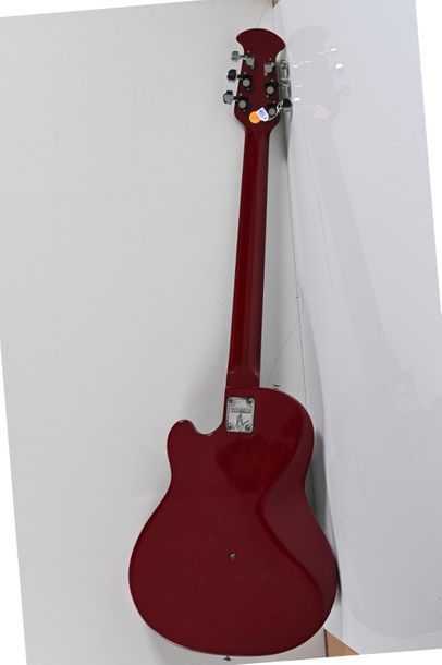  Guitare OVATION Viper,USA, 2 micros, n°9000201, bordeaux avec Flightcase