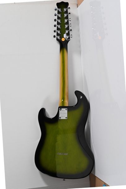  Guitare BURNS ,Angleterre, modèle Double 6, green burst, n°070155 avec valise