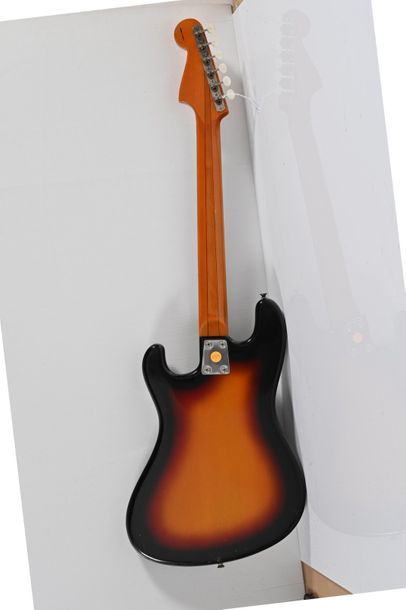  Guitare EKO Cobra III, Italie, 3 micros, sunburst avec valise