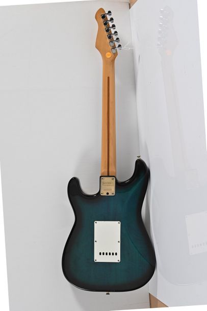 null Guitare HOHNER ST 59, 3 micros, année fin 1980, blueburst avec valise