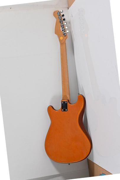 null Guitare JG 300, Italie, 2 micros, naturelle avec valise