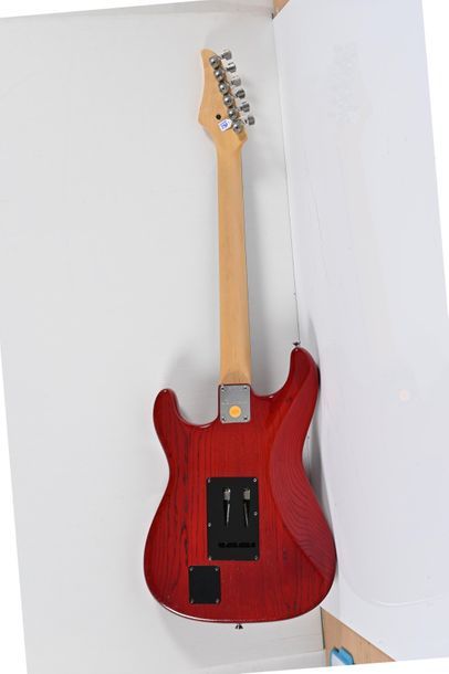 null Guitare BLADE Levinson, 3 micros, type Strato, Suisse, rouge avec valise