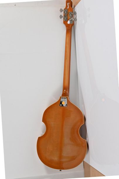 null Guitare basse EKO modèle 995, Italie, 2 micros, forme violon, n°274065, naturelle...