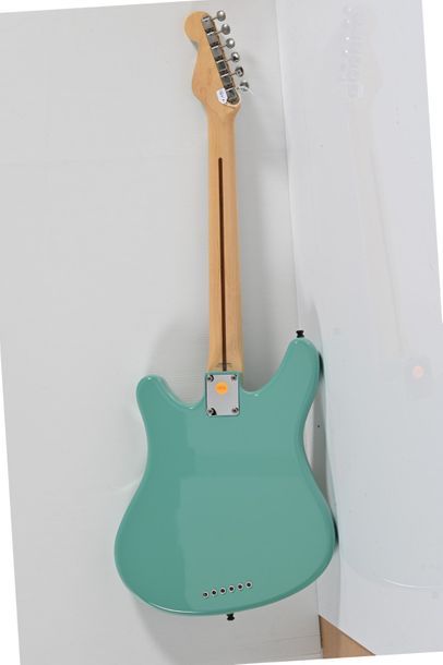 null Guitare SQUIER Vénus, Japon, 2 micros, n°V031758, surf green