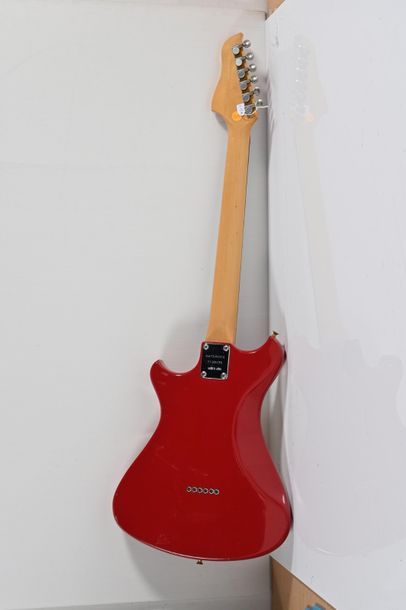 null Guitare WESTONE concorde II , Japan, 3 micros, n°1120175, rouge avec valise