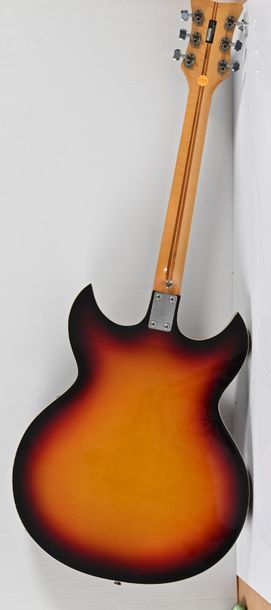  Guitare WELSON L 137, ( Stephenson blake) , Italie, double cut florentin, 2 micros,...