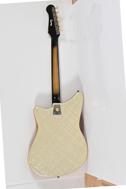  Guitare EKO 500V2, Italie vers 1960, 2 micros, Sparkle red avec housse