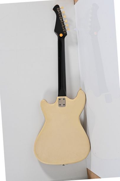 null Guitare KLIRA, Allemagne, 2 micros, Tolex blanc avec housse