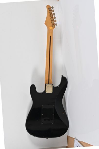 null Guitare HOHNER ST spécial S, 3 micros, noire avec housse