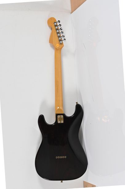 null Guitare FRAMUS, type Strat,années 1990, Allemagne, 2 micros, frêne foncé avec...