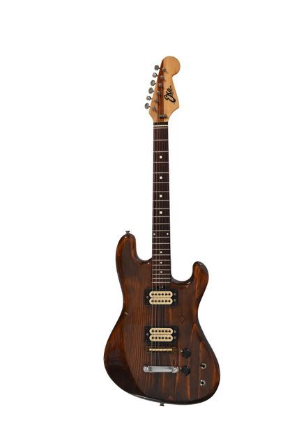 null Guitare EKO, Italie, modèle Cobra C02, années 1970, 2 micros, épicéa vernis...