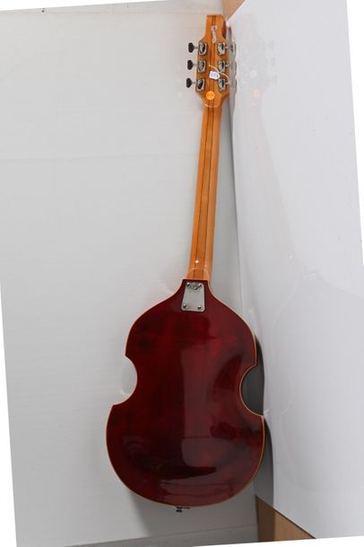null Guitare EKO, Italie, Hollow Body, 2 micros, modèle 326 forme violon, naturelle...