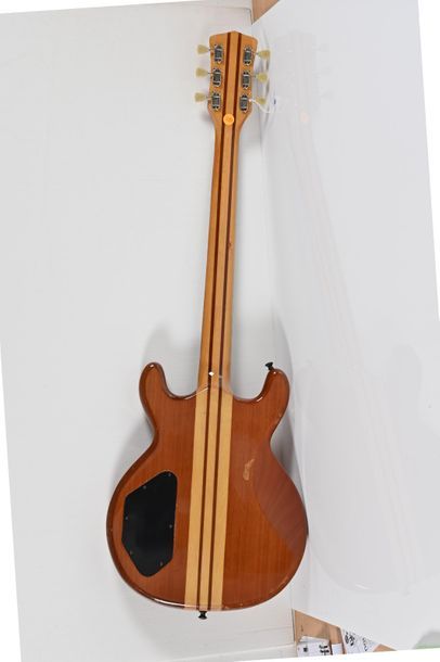 null Guitare WINNER, Japon, 2 micros, manche traversant, années 1970 