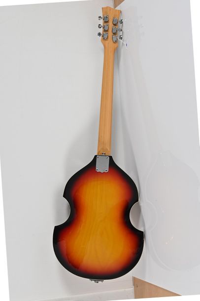 null Guitare basse violon TEISCO/KAWAI, Japon, années 60/70, 2 micros