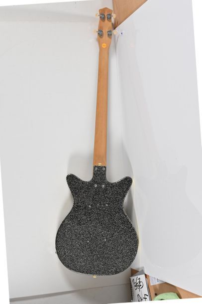 null Guitare Basse DANELECTRO, modèle 3021, 2 micros, gris paillettes