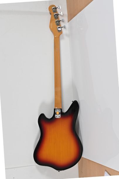 null Guitare Basse WELSON, Italie, années 1960/70, modèle Vedette, 3 micros