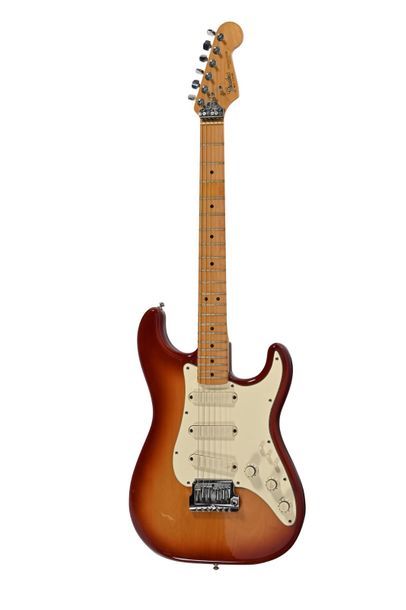  Guitare FENDER Strato, USA Elite, 3 micros noiseless,n° E 318189 , années 1982/85...