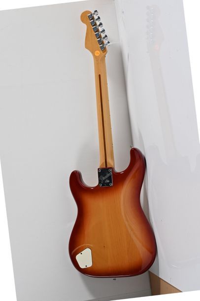 null Guitare FENDER Strato, USA Elite, 3 micros noiseless,n° E 318189 , années 1982/85...