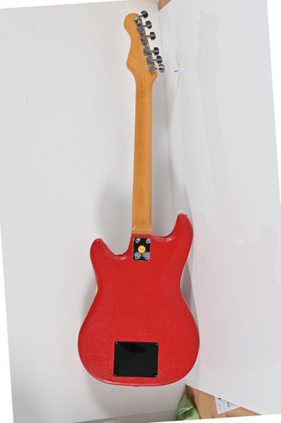 null Guitare HOFNER, Allemagne, modèle 173, 3 micros, plastique rouge décollé
