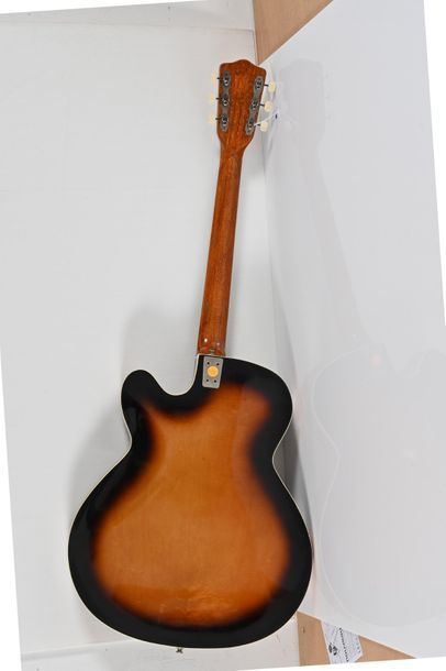 null Guitare FRAMUS, demi-caisse, Allemagne, Sorento 5/112, années 1960, 2 micros,...