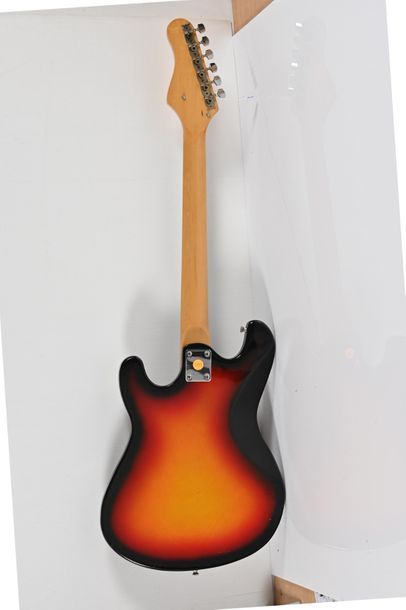 null Guitare type Strat, Japon, année 1970, 4 micros, sunburst