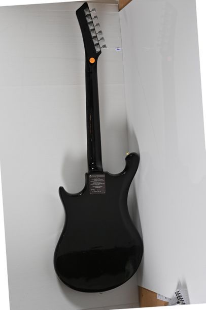 null Guitare URAL, URSS, années 1980, 3 micros, noire