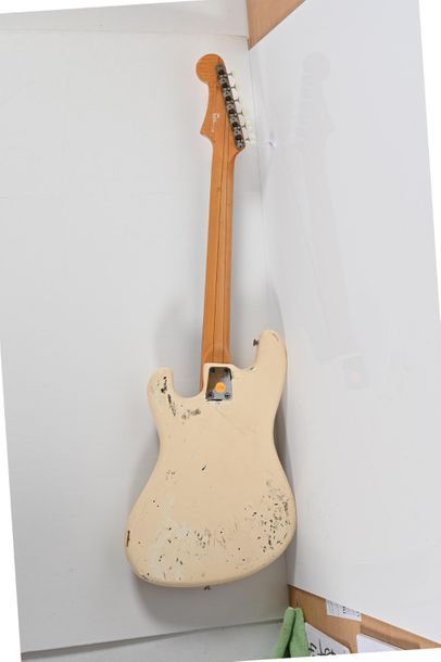 null Guitare EKO Cobra , Italie, années 1960, 2 micros, crème, chevalet à étouffoir...
