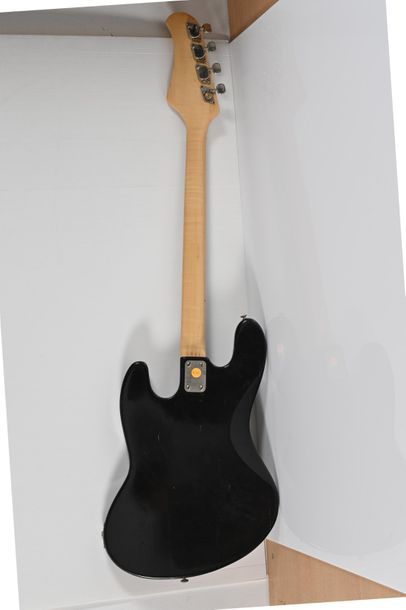 null Guitare Basse JOLANA, années 1970/80, Tchécoslovaquie, 2 micros, noire