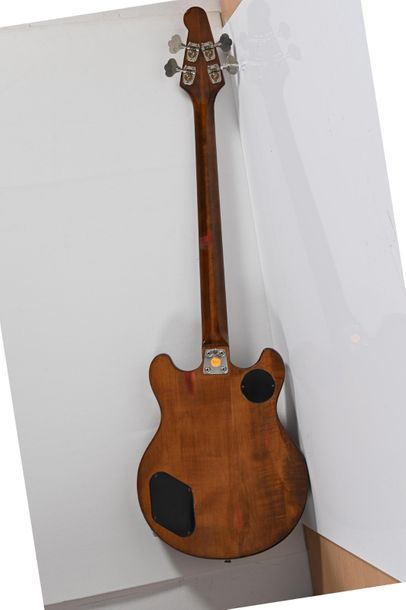null Guitare basse EKO, Italie, M 20 , 2 micros, naturelle avec valise