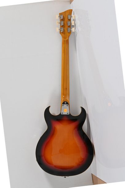 null Guitare EKO, Italie, caisse creusée, Florentine 360/2V, années 1960, 2 micros,...