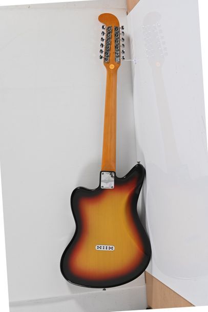 null Guitare FENDER Electric 12 , USA, 12 cordes, 2 micros, année 1966, sunburst...