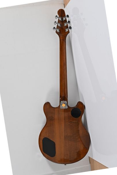 null Guitare EKO M20, Italie, tête type Strat, 2 micros, naturelle avec valise 