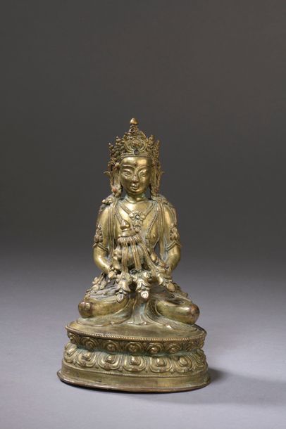null TIBET - XVIIIe siècle Statuette en bronze doré du bouddha Amithaba assis en...