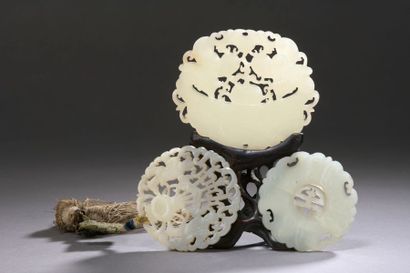 null CHINA - XIXth century Set in white nephrite carved openwork including three...