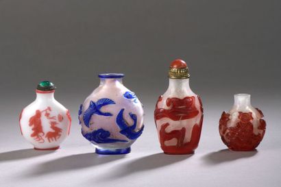 null CHINA - 20th century Set of four overlay glass snuffbox bottles, three in red...