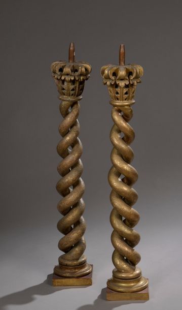 null PAIR OF COLUMNS with openwork twists, foliage capital, decoration of foliage...
