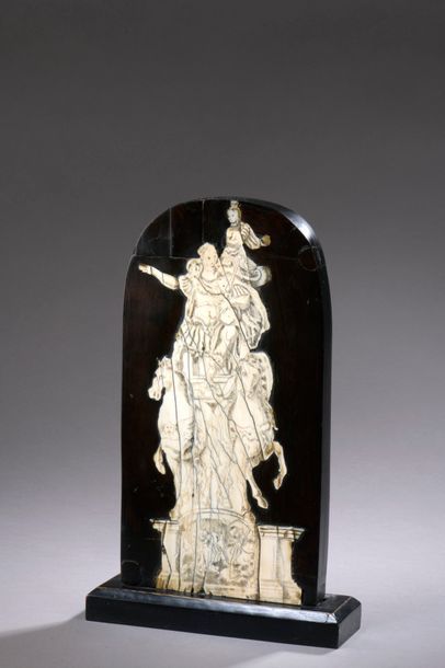 null PANEL of curved shape in ebony and ivory veneer representing a seated emperor,...