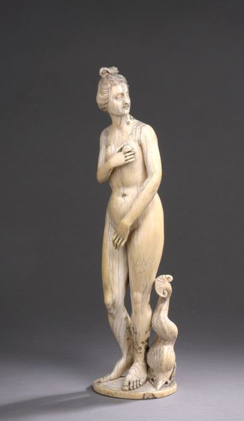 null VENUS pudique en ivoire sculpté en ronde-bosse d'après la Vénus Médicis XIXe...